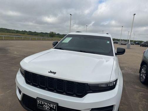 Bright White Clearcoat 2023 Jeep Grand Cherokee Altitude