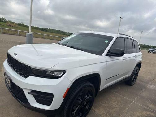 Bright White Clearcoat 2023 Jeep Grand Cherokee Altitude