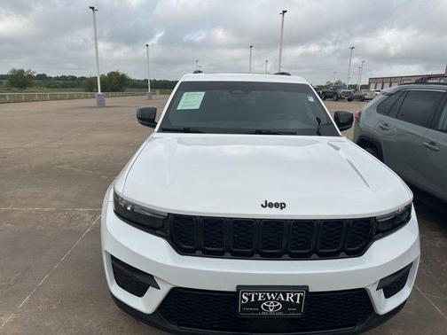 Bright White Clearcoat 2023 Jeep Grand Cherokee Altitude