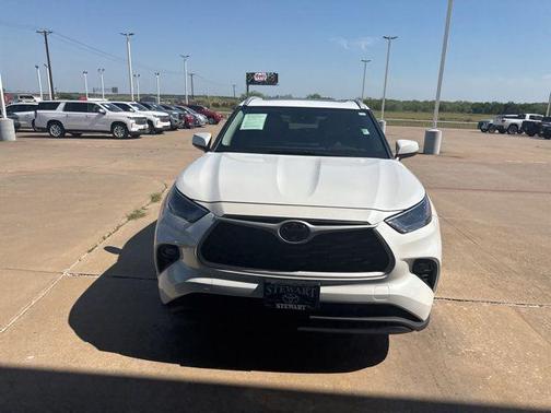 Pearl 2023 Toyota Highlander XLE