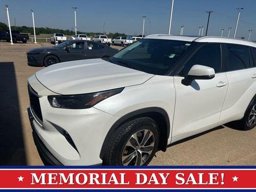 Pearl 2023 Toyota Highlander XLE