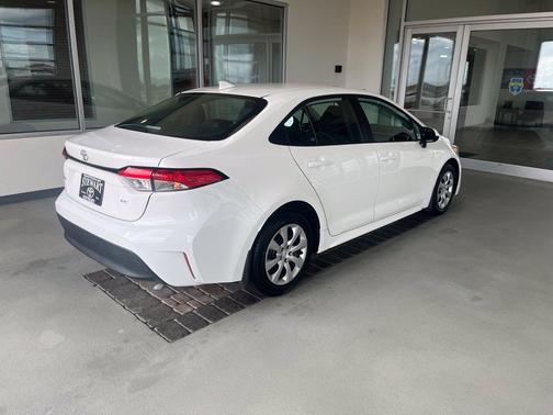 Ice Cap 2024 Toyota Corolla LE