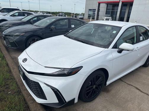 Ice Cap 2026 Toyota Camry SE