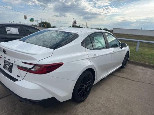 Ice Cap 2026 Toyota Camry SE