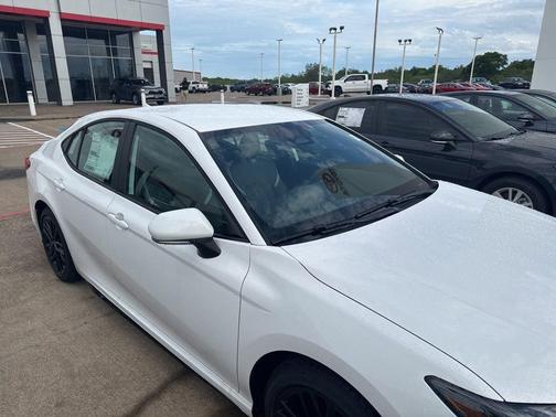 Ice Cap 2026 Toyota Camry SE