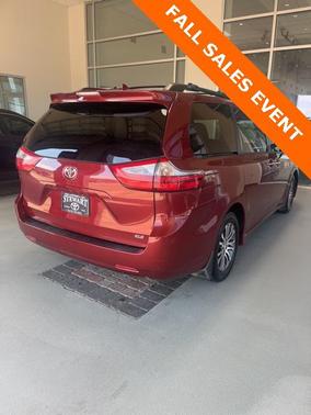 2020 Toyota Sienna XLE