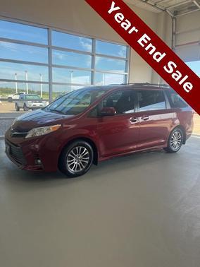 2020 Toyota Sienna XLE