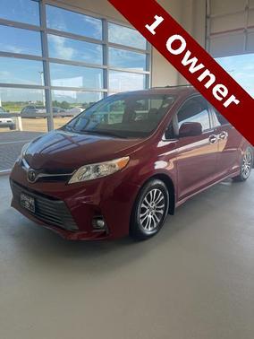 2020 Toyota Sienna XLE