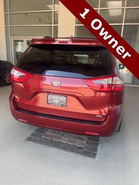 2020 Toyota Sienna XLE