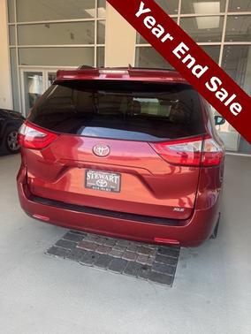 2020 Toyota Sienna XLE