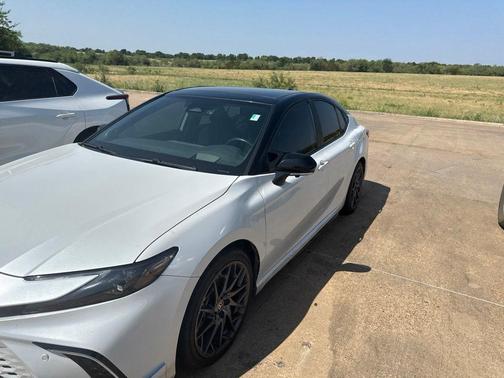 Wind Chill Pearl/Black 2025 Toyota Camry XSE