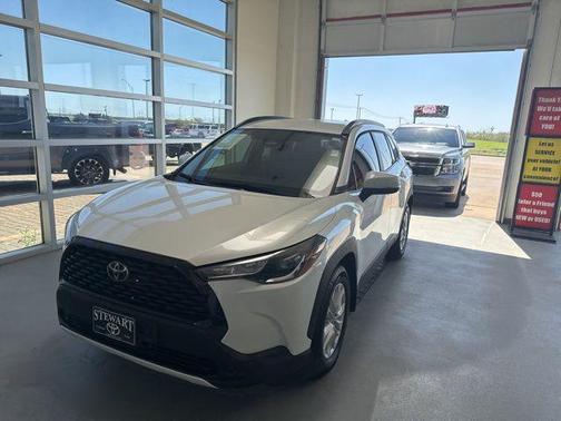 2024 Toyota Corolla Cross LE