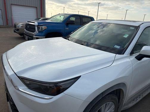 Pearl 2025 Toyota Grand Highlander Platinum