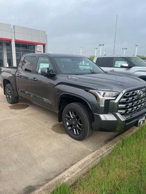 2025 Toyota Tundra Hybrid Platinum