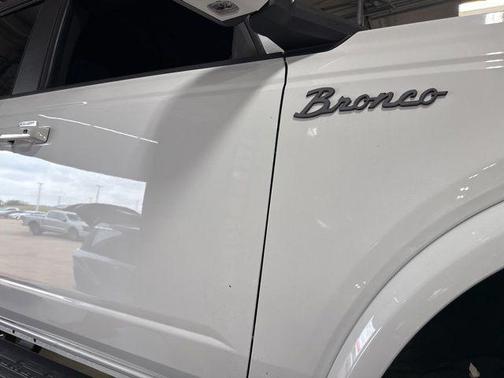 Oxford White 2022 Ford Bronco Outer Banks