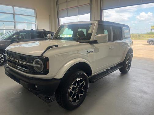 Oxford White 2022 Ford Bronco Outer Banks