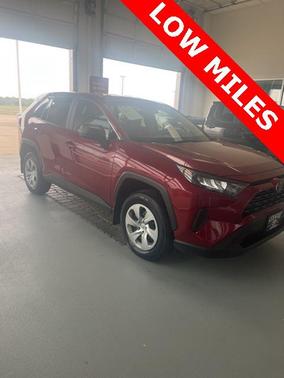 Ruby Flare Pearl 2022 Toyota RAV4 LE