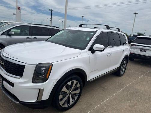 Glacial White Pearl 2022 Kia Telluride S