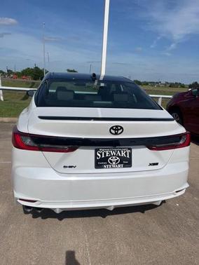 Wind Chill Pearl w/Midnight Black Metallic Roof 2026 Toyota Camry XSE
