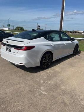 Wind Chill Pearl w/Midnight Black Metallic Roof 2026 Toyota Camry XSE