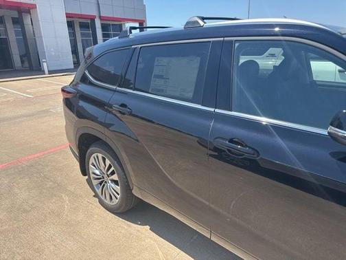 Midnight Black Metallic 2026 Toyota Highlander Hybrid Platinum