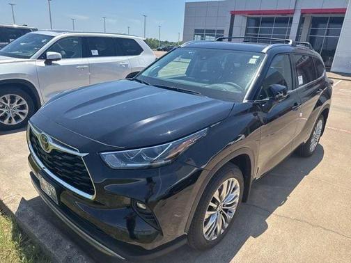 Midnight Black Metallic 2026 Toyota Highlander Hybrid Platinum