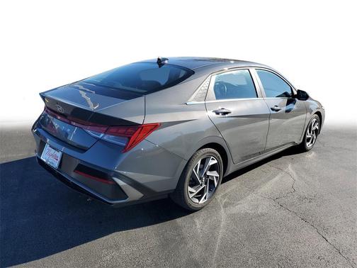 2025 Hyundai ELANTRA SEL