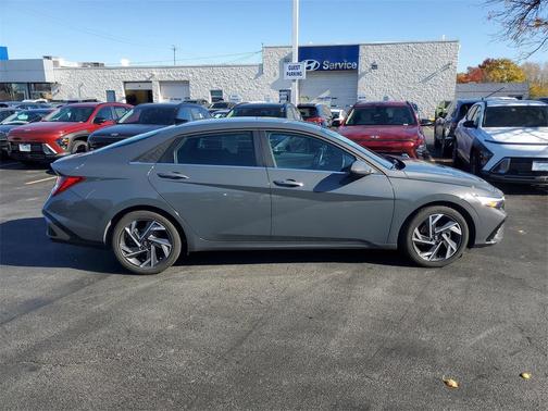 2025 Hyundai ELANTRA SEL