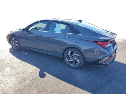 2025 Hyundai ELANTRA SEL