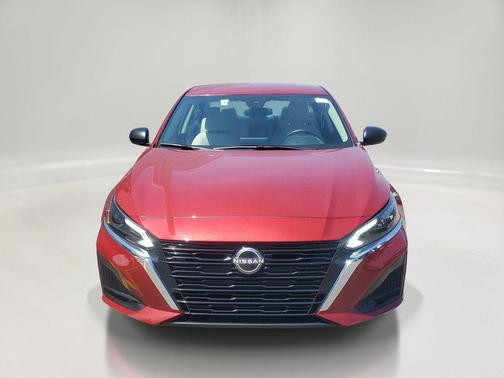 Scarlet 2025 Nissan Altima 2.5 SV
