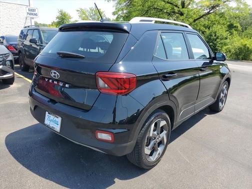 2023 Hyundai VENUE SEL