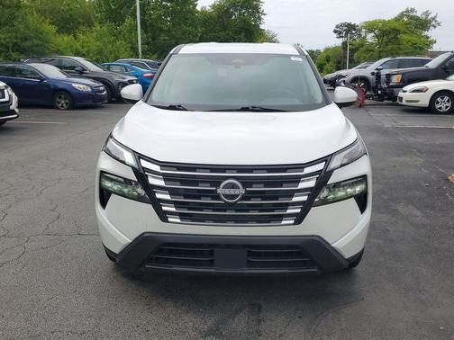 White Pearl 2025 Nissan Rogue SV