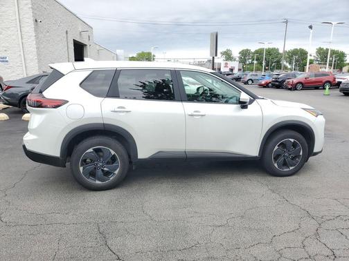 White Pearl 2025 Nissan Rogue SV
