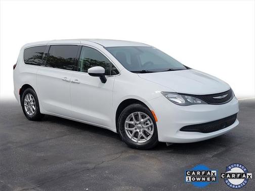 2022 Chrysler Voyager LX