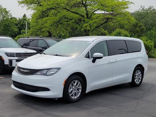 2022 Chrysler Voyager LX