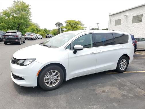 2022 Chrysler Voyager LX