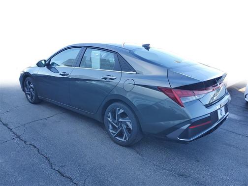 2025 Hyundai ELANTRA SEL