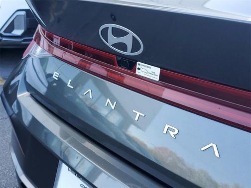 2025 Hyundai ELANTRA SEL