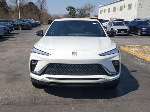 Summit White 2025 Buick Envista Sport Touring FWD