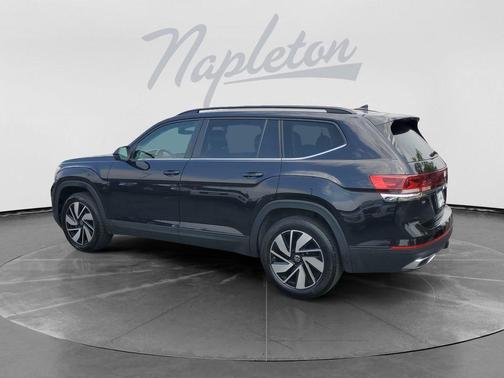 Deep Black Pearl 2025 Volkswagen Atlas 2.0T SE w/Technology