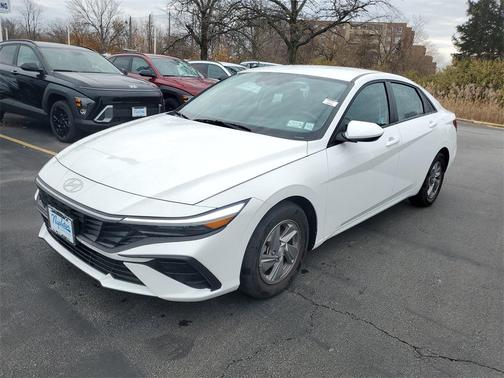 2025 Hyundai ELANTRA SE