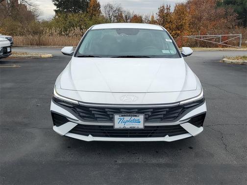 2025 Hyundai ELANTRA SE