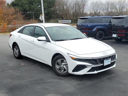 2025 Hyundai ELANTRA SE