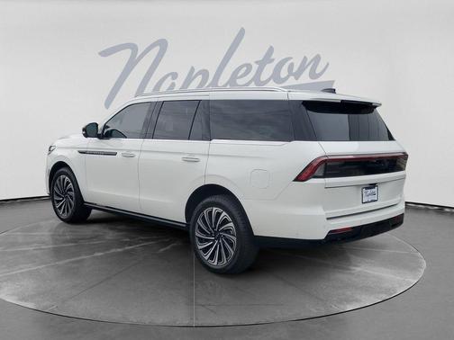 Pristine White Metallic Tri-Coat 2025 Lincoln Navigator Black Label