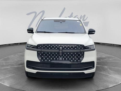 Pristine White Metallic Tri-Coat 2025 Lincoln Navigator Black Label