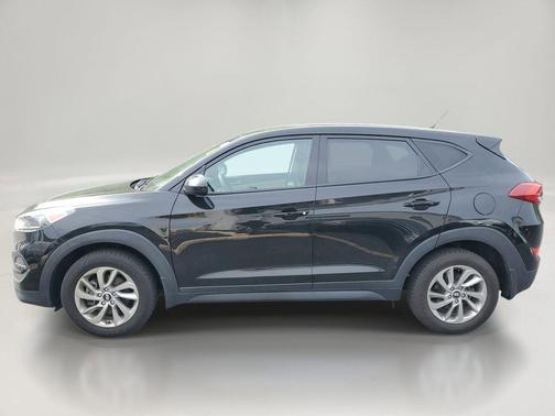 Black Noir Pearl 2018 Hyundai TUCSON SE