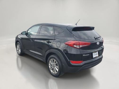 Black Noir Pearl 2018 Hyundai TUCSON SE