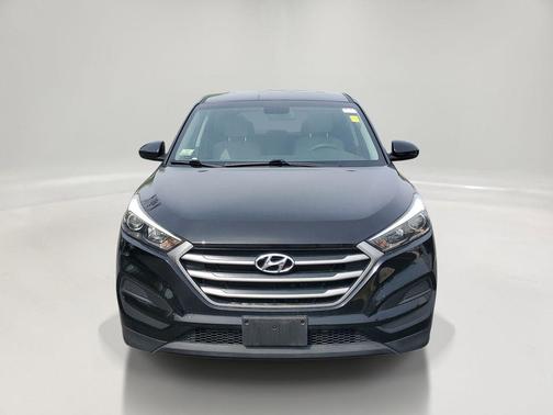Black Noir Pearl 2018 Hyundai TUCSON SE