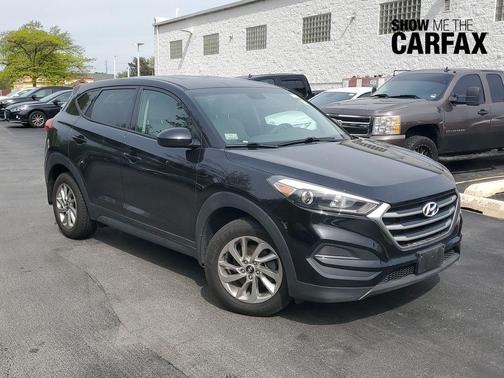 Black Noir Pearl 2018 Hyundai TUCSON SE