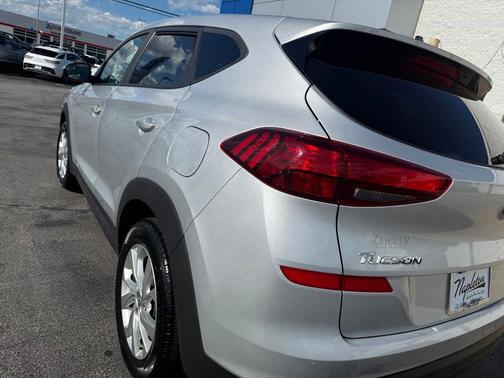 Molten Silver 2019 Hyundai TUCSON SE